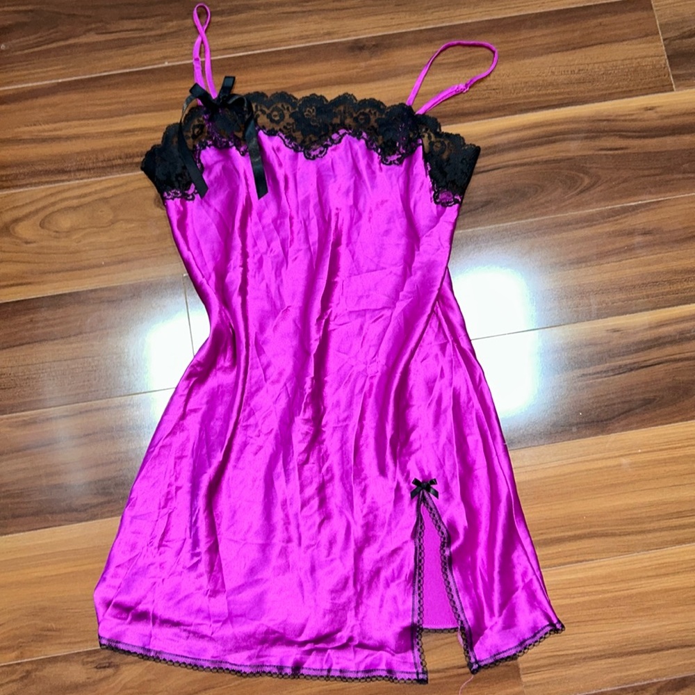 Small Victoria’s Secret silky nightgown lace trim purple vintage slip dress